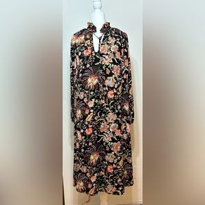 H&M Black Floral Bohemian Long Maxi Dress with Pockets!! Bell Sleeves. Size 8.